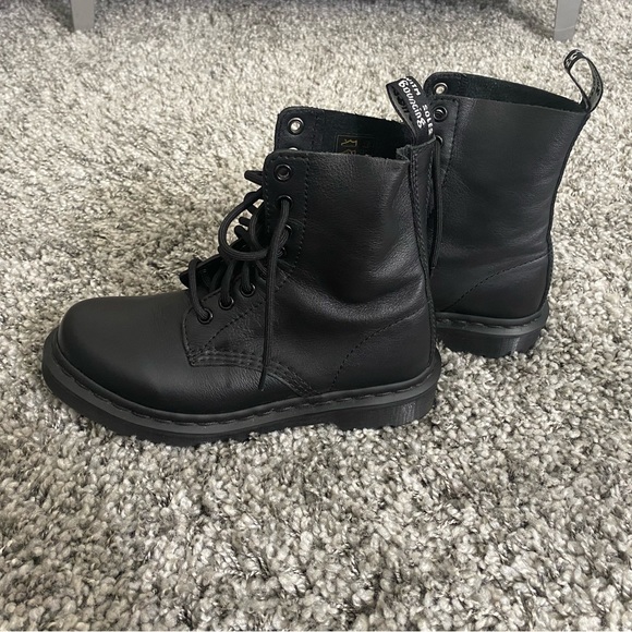 Dr. Martens 1460 Size 6 High Top Leather Boot - Picture 2 of 6